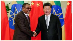 China trains African officials.中国培训非洲官员