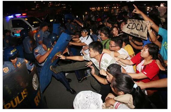  Philippine students oppose U.S. bases.菲律宾学生反对美