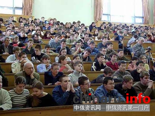  Kyrgyz students want to learn Chinese.吉尔吉斯斯坦学生